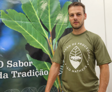 O Paraná é o terceiro estado brasileiro com o maior número de produtos certificados ou em processo de certificação de Indicação Geográfica. Na foto, Heliton Lugarini, presidente da Associação dos Amigos da Erva-mate. Foto:José Fernando Ogura/ANPr