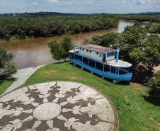 A implantação da navegação a vapor no Rio Iguaçu, em 1882, para o escoamento de erva e de madeira e a chegada de imigrantes poloneses, que também passaram a cultivar o produto que já era consumido pelos indígenas da região, são outros fatores históricos ligados à produção local da erva-mate. Foto: José Fernando Ogura/ANPr
