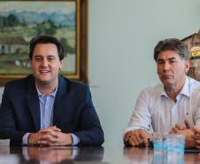 O Governador do Estado, Carlos Massa Ratinho Junior, assina o decreto que transfere a sede do governo para Cascavel, durante o Show Rural.
Curitiba,31/01/2019. Foto: Geraldo Bubniak/ANPr