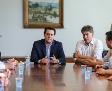 O Governador do Estado, Carlos Massa Ratinho Junior, assina o decreto que transfere a sede do governo para Cascavel, durante o Show Rural.
Curitiba,31/01/2019. Foto: Geraldo Bubniak/ANPr