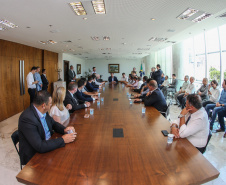 O Governador do Estado, Carlos Massa Ratinho Junior, assina o decreto que transfere a sede do governo para Cascavel, durante o Show Rural.
Curitiba,31/01/2019. Foto: Geraldo Bubniak/ANPr
