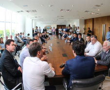 O Governador do Estado, Carlos Massa Ratinho Junior, assina o decreto que transfere a sede do governo para Cascavel, durante o Show Rural.
Curitiba,31/01/2019. Foto: Geraldo Bubniak/ANPr