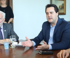 O Governador do Estado, Carlos Massa Ratinho Junior, assina o decreto que transfere a sede do governo para Cascavel, durante o Show Rural.
Curitiba,31/01/2019. Foto:Rodrigo Felix Leal/ANPr