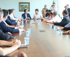 O Governador do Estado, Carlos Massa Ratinho Junior, assina o decreto que transfere a sede do governo para Cascavel, durante o Show Rural.
Curitiba,31/01/2019. Foto:Rodrigo Felix Leal/ANPr
