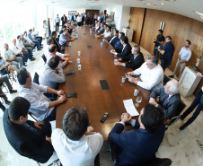 O Governador do Estado, Carlos Massa Ratinho Junior, assina o decreto que transfere a sede do governo para Cascavel, durante o Show Rural.
Curitiba,31/01/2019. Foto:Rodrigo Felix Leal/ANPr
