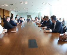 O Governador do Estado, Carlos Massa Ratinho Junior, assina o decreto que transfere a sede do governo para Cascavel, durante o Show Rural.
Curitiba,31/01/2019. Foto:Rodrigo Felix Leal/ANPr