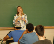 Mais de 120 mil estudantes vindos da rede municipal de ensino devem ingressar no 6° ano da rede estadual no ano letivo de 2019, que começa no dia 14. Para facilitar a adaptação dos alunos aos novos ambientes, as escolas estaduais elaboraram programações especiais para as primeiras aulas, que vão desde uma roda de conversa com os alunos mais velhos até um tour antecipado pela nova escola.   -  Foto: Arquivo SEED