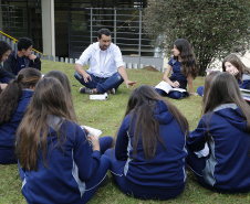 Mais de 120 mil estudantes vindos da rede municipal de ensino devem ingressar no 6° ano da rede estadual no ano letivo de 2019, que começa no dia 14. Para facilitar a adaptação dos alunos aos novos ambientes, as escolas estaduais elaboraram programações especiais para as primeiras aulas, que vão desde uma roda de conversa com os alunos mais velhos até um tour antecipado pela nova escola.   -  Foto: Arquivo SEED