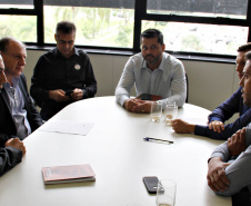 O secretário estadual do Desenvolvimento Urbano, João Carlos Ortega, recebeu nesta quarta-feira (06) o pedido de apoio ao processo para a implantação do Centro de Eventos de Terra Roxa, município da região Oeste do Estado.   -  Curitiba, 06/02/2019  -  Foto: Divulgação SEDU