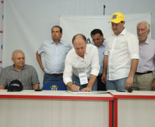 O governador Carlos Massa Ratinho Junior afirmou nesta quinta-feira (07), em Cascavel, que vai editar um decreto regulamentando a aplicação da lei que estabelece a perenidade da Tarifa Rural Noturna de energia. - Cascavel, 07/02/2019 - Foto: Rodrigo Félix Leal