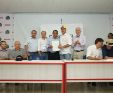 O governador Carlos Massa Ratinho Junior afirmou nesta quinta-feira (07), em Cascavel, que vai editar um decreto regulamentando a aplicação da lei que estabelece a perenidade da Tarifa Rural Noturna de energia. - Cascavel, 07/02/2019 - Foto: Rodrigo Félix Leal