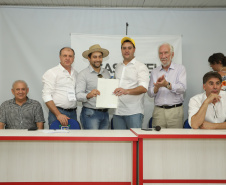 O governador Carlos Massa Ratinho Junior afirmou nesta quinta-feira (07), em Cascavel, que vai editar um decreto regulamentando a aplicação da lei que estabelece a perenidade da Tarifa Rural Noturna de energia. - Cascavel, 07/02/2019 - Foto: Rodrigo Félix Leal