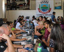 Feira Paraná Cidadão leva serviços gratuitos à população de Campo Magro na região metropolitana de Curitiba. O mutirão oferta  gratuitamente para a população em geral, serviços como a emissão de carteira de identidade, CPF e carteira de trabalho, além da intermediação para vagas de emprego. Também ações em áreas como cidadania, direitos humanos, segurança, educação, saúde, habitação, social, de cultura, esporte e lazer. - Campo Magro, 07/02/2019 -Foto: Geraldo Bubniak/ANPr