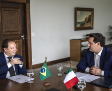 Governador Carlos Massa Ratinho Junior, recebe o Consul da Itália em Curitiba, Raffaele Festa. Curitiba, 11/02/2019. Foto: Maurilio Cheli/ANPr