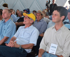 O Governo do Paraná quer estabelecer parcerias entre a Copel e grandes empresas para gerar energia a partir de biomassa. O assunto foi debatido durante o Show Rural, em Cascavel, em reunião com o diretor-presidente da Copel, Daniel Pimentel Slaviero; o secretário de Estado da Agricultura e Abastecimento, Norberto Ortigara; empresários, prefeitos e o diretor executivo do programa Oeste Desenvolvimento, Danilo Vendrúsculo.  -  Cascavel, 08/02/2019  -  Foto: Divulgação SEAB