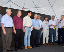 O Governo do Paraná quer estabelecer parcerias entre a Copel e grandes empresas para gerar energia a partir de biomassa. O assunto foi debatido durante o Show Rural, em Cascavel, em reunião com o diretor-presidente da Copel, Daniel Pimentel Slaviero; o secretário de Estado da Agricultura e Abastecimento, Norberto Ortigara; empresários, prefeitos e o diretor executivo do programa Oeste Desenvolvimento, Danilo Vendrúsculo.  -  Cascavel, 08/02/2019  -  Foto: Divulgação SEAB
