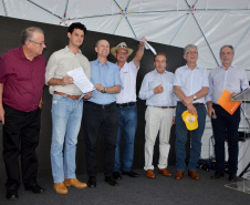 O Governo do Paraná quer estabelecer parcerias entre a Copel e grandes empresas para gerar energia a partir de biomassa. O assunto foi debatido durante o Show Rural, em Cascavel, em reunião com o diretor-presidente da Copel, Daniel Pimentel Slaviero; o secretário de Estado da Agricultura e Abastecimento, Norberto Ortigara; empresários, prefeitos e o diretor executivo do programa Oeste Desenvolvimento, Danilo Vendrúsculo.  -  Cascavel, 08/02/2019  -  Foto: Divulgação SEAB