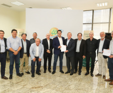  O governador Carlos Massa Ratinho Junior participou nesta segunda-feira (11) da primeira reunião ordinária de 2019 da diretoria da Organização das Cooperativas do Estado do Paraná (Ocepar), na sede da entidade, em Curitiba.  -  Curitiba, 11/02/2019. Foto: Rodrigo Felix Leal/ANPr