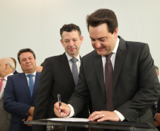 O governador Carlos Massa Ratinho Junior deu posse, em cerimônia no Palácio Iguaçu, ao secretário de Estado do Desenvolvimento Sustentável e Turismo, Marcio Nunes, e aos presidentes das autarquias vinculadas à pasta. Foram empossados os presidentes do Instituto Água e Terra, Everton Souza; do Simepar, Eduardo Alvin; da Paraná Desenvolvimento, Eduardo Bekin; e da Paraná Turismo, João Jacob Mehl. -   Curitiba, 12/02/2019  -  Foto: José Fernando Ogura/ANPr