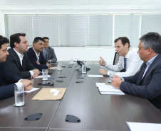 Governador Carlos Massa Ratinho Júnior durante reunião com o secretário nacional da Aviação Civil, Ronei Saggioro Glanzmann. No encontro, foi confirmado o investimento de R$ 35 milhões em infraestrutura do Aeroporto Municipal de Ponta Grossa.  O prefeito de Ponta Grossa, Marcelo Rangel, e o secretário de Estado da Infraestrutura e Logística, Sandro Alex, participaram da reunião. - Brasília, 12/02/2019  -  Foto: Rodrigo Félix Leal