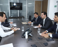 Governador Carlos Massa Ratinho Júnior durante reunião com o secretário nacional da Aviação Civil, Ronei Saggioro Glanzmann. No encontro, foi confirmado o investimento de R$ 35 milhões em infraestrutura do Aeroporto Municipal de Ponta Grossa.  O prefeito de Ponta Grossa, Marcelo Rangel, e o secretário de Estado da Infraestrutura e Logística, Sandro Alex, participaram da reunião. - Brasília, 12/02/2019  -  Foto: Rodrigo Félix Leal