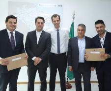 Governador Carlos Massa Ratinho Júnior durante reunião com o secretário nacional da Aviação Civil, Ronei Saggioro Glanzmann. No encontro, foi confirmado o investimento de R$ 35 milhões em infraestrutura do Aeroporto Municipal de Ponta Grossa.  O prefeito de Ponta Grossa, Marcelo Rangel, e o secretário de Estado da Infraestrutura e Logística, Sandro Alex, participaram da reunião. - Brasília, 12/02/2019  -  Foto: Rodrigo Félix Leal