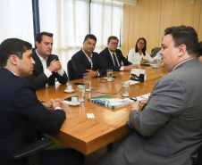 O governador Carlos Massa Ratinho Junior reuniu-se nesta terça-feira (12), em Brasília, com o ministro da Controladoria-Geral da União, Wagner de Campos Rosário, para apresentar o Programa Estadual de Integridade e Compliance, do Governo do Paraná. O controlador-geral do Estado, Raul Siqueira, também participou.  -  BRasília, 12/02/2019  -  Foto: Rodrigo Félix Leal/ANPr