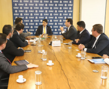 O governador Carlos Massa Ratinho Junior reuniu-se nesta terça-feira (12), em Brasília, com o ministro da Controladoria-Geral da União, Wagner de Campos Rosário, para apresentar o Programa Estadual de Integridade e Compliance, do Governo do Paraná. O controlador-geral do Estado, Raul Siqueira, também participou.  -  BRasília, 12/02/2019  -  Foto: Rodrigo Félix Leal/ANPr