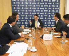 O governador Carlos Massa Ratinho Junior reuniu-se nesta terça-feira (12), em Brasília, com o ministro da Controladoria-Geral da União, Wagner de Campos Rosário, para apresentar o Programa Estadual de Integridade e Compliance, do Governo do Paraná. O controlador-geral do Estado, Raul Siqueira, também participou.  -  BRasília, 12/02/2019  -  Foto: Rodrigo Félix Leal/ANPr