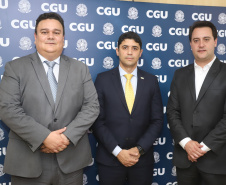 O governador Carlos Massa Ratinho Junior reuniu-se nesta terça-feira (12), em Brasília, com o ministro da Controladoria-Geral da União, Wagner de Campos Rosário, para apresentar o Programa Estadual de Integridade e Compliance, do Governo do Paraná. O controlador-geral do Estado, Raul Siqueira, também participou.  -  BRasília, 12/02/2019  -  Foto: Rodrigo Félix Leal/ANPr