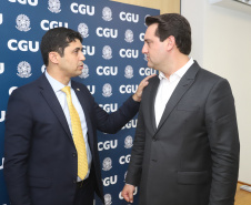 O governador Carlos Massa Ratinho Junior reuniu-se nesta terça-feira (12), em Brasília, com o ministro da Controladoria-Geral da União, Wagner de Campos Rosário, para apresentar o Programa Estadual de Integridade e Compliance, do Governo do Paraná. O controlador-geral do Estado, Raul Siqueira, também participou.  -  BRasília, 12/02/2019  -  Foto: Rodrigo Félix Leal/ANPr