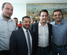 Governador Carlos Massa Ratinho Júnior dá posse ao secretário de Estado da Infrestrurura e Logística, Sandro Alex, e ao diretor do Departamento de Estradas e Rodagem (DER), João Alfredo zampieri - Curitiba, 13/02/2019 - Foto: Rodrigo Félix Leal/ANPr