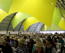 O secretário estadual da Agricultura e do Abastecimento Norberto Ortigara reforçou o apoio do Governo do Paraná para pequenos produtores em dois eventos na quarta-feira (13). DIA DE CAMPO NA LAPA -  Na Lapa, Ortigara participou da abertura do Dia de Campo da Cooperativa Agroindustrial Bom Jesus, evento destinado à troca de experiências e transferência de tecnologia, que deve receber, até sexta-feira, mais de seis mil associados.  Lapa, 13/02/2019  -  Foto: Gisele Barão/SEAB