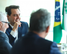O governador Carlos Massa Ratinho Junior e o presidente da Federação das Indústrias do Paraná (Fiep), Edson Campagnolo, assinaram nesta quinta-feira (14) um protocolo de intenções para alinhar ações conjuntas que visam o desenvolvimento do Estado.  -  Curitiba, 14/02/2019  -  Foto: Rodrigo Félix Leal/ANPr