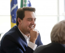 O governador Carlos Massa Ratinho Junior assina Termo de Cooperação entre FIEP e Agência Paraná de Desenvolvimento. Presentes: presidente da FIEP, Edson Campagnolo; Eduardo Bekin, diretor da Paraná Desenvolvimento; Márcio Nunes, secretário de Desenvolvimento Sustentável e Turismo; entre outros.Curitiba, 14-02-19.Foto: Arnaldo Alves / ANPr.