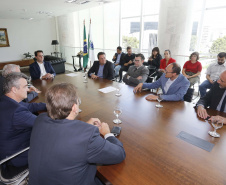 O governador Carlos Massa Ratinho Junior assina Termo de Cooperação entre FIEP e Agência Paraná de Desenvolvimento. Presentes: presidente da FIEP, Edson Campagnolo; Eduardo Bekin, diretor da Paraná Desenvolvimento; Márcio Nunes, secretário de Desenvolvimento Sustentável e Turismo; entre outros.Curitiba, 14-02-19.Foto: Arnaldo Alves / ANPr.