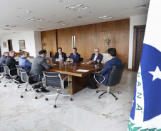 O governador Carlos Massa Ratinho Junior assina Termo de Cooperação entre FIEP e Agência Paraná de Desenvolvimento. Presentes: presidente da FIEP, Edson Campagnolo; Eduardo Bekin, diretor da Paraná Desenvolvimento; Márcio Nunes, secretário de Desenvolvimento Sustentável e Turismo; entre outros.Curitiba, 14-02-19.Foto: Arnaldo Alves / ANPr.