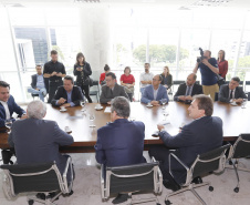 O governador Carlos Massa Ratinho Junior assina Termo de Cooperação entre FIEP e Agência Paraná de Desenvolvimento. Presentes: presidente da FIEP, Edson Campagnolo; Eduardo Bekin, diretor da Paraná Desenvolvimento; Márcio Nunes, secretário de Desenvolvimento Sustentável e Turismo; entre outros.Curitiba, 14-02-19.Foto: Arnaldo Alves / ANPr.