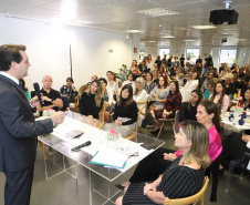 O governador Carlos Massa Ratinho Junior afirmou nesta sexta-feira (15) que o Governo do Estado vai incentivar negócios administrados por mulheres. Ele participou, em Curitiba, do encontro do grupo MEX Brasil – Espaço Mulheres Executivas e falou sobre o fortalecimento de linhas de crédito voltadas para o empreendedorismo feminino. Curitiba, 15/02/2019. Foto: Rodrigo Felix Leal/ANPr
