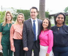 O governador Carlos Massa Ratinho Junior afirmou nesta sexta-feira (15) que o Governo do Estado vai incentivar negócios administrados por mulheres. Ele participou, em Curitiba, do encontro do grupo MEX Brasil – Espaço Mulheres Executivas e falou sobre o fortalecimento de linhas de crédito voltadas para o empreendedorismo feminino. Curitiba, 15/02/2019. Foto: Rodrigo Felix Leal/ANPr