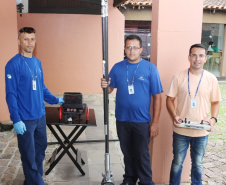 A Companhia de Saneamento do Paraná (Sanepar) e a Secretaria Municipal do Meio Ambiente de Curitiba vão reforçar a parceria nos próximos meses para a despoluição dos rios urbanos de Curitiba.    Na imagem, Equipe da Sanepar com equipamentos de telediagnóstico de rede  -  Curitiba, 15/02/2019  -  Foto: Divulgação Sanepar