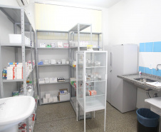 Uma cerimônia realizada nesta sexta-feira (15) em Capanema, no Sudoeste do Paraná, oficializou a entrega de uma Unidade de Saúde, uma UTI Móvel, equipamentos de fisioterapia e um ônibus de 40 lugares para a população local