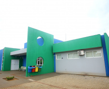 Uma cerimônia realizada nesta sexta-feira (15) em Capanema, no Sudoeste do Paraná, oficializou a entrega de uma Unidade de Saúde, uma UTI Móvel, equipamentos de fisioterapia e um ônibus de 40 lugares para a população local