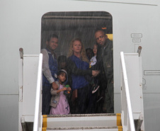 O secretário da Justiça, Família e Trabalho (Sejuf), Ney Leprevost recepcionou, nesta sexta feira, 15, um novo grupo de 109 venezuelanos que chegou à Curitiba. Os imigrantes vieram de Boa Vista (RR), em um avião da Força Aérea Brasileira (FAB), numa ação da Operação Acolhida.  -  Curitiba, 15/02/2019  -  Foto: Divulgação SEJUF
