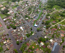 Cerca de 100 pessoas ficaram desalojadas em Guaratuba, no Litoral do Estado, em função das fortes chuvas que atingem a região desde sexta-feira (15). A Defesa Civil estima que cerca de 40 famílias estejam desalojadas em função dos alagamentos que ocorreram no município.   -  Guaratuba, 17/02/2019  -  Foto: Defesa Civil do Governo do Paraná