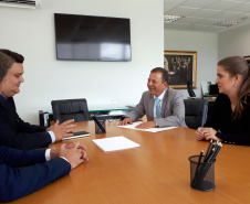 Reunião entre a Secretaria de Estado da Comunicação Social e a Controladoria Geral do Estado (CGE) sobre o Portal da Transparência. Participaram pela Secretaria da Comunicação Social o diretor-geral Fabrício Ferreira; e Úrsula Poli e Jomara Totzek da equipe de Marketing. Pela CGE, além de Siqueira, estavam presentes o diretor de Transparência e Controle Social da CGE, Matheus Klaus Gruber; e a coordenadora de Transparência, Thays Kruk da Rocha.  -  Curitiba, 15/02/2018  -  Foto: Divulgação ANPr