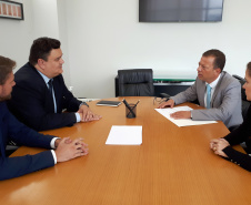 Reunião entre a Secretaria de Estado da Comunicação Social e a Controladoria Geral do Estado (CGE) sobre o Portal da Transparência. Participaram pela Secretaria da Comunicação Social o diretor-geral Fabrício Ferreira; e Úrsula Poli e Jomara Totzek da equipe de Marketing. Pela CGE, além de Siqueira, estavam presentes o diretor de Transparência e Controle Social da CGE, Matheus Klaus Gruber; e a coordenadora de Transparência, Thays Kruk da Rocha.  -  Curitiba, 15/02/2018  -  Foto: Divulgação ANPr
