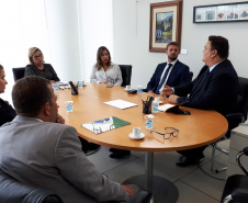 Reunião entre a Secretaria de Estado da Comunicação Social e a Controladoria Geral do Estado (CGE) sobre o Portal da Transparência. Participaram pela Secretaria da Comunicação Social o diretor-geral Fabrício Ferreira; e Úrsula Poli e Jomara Totzek da equipe de Marketing. Pela CGE, além de Siqueira, estavam presentes o diretor de Transparência e Controle Social da CGE, Matheus Klaus Gruber; e a coordenadora de Transparência, Thays Kruk da Rocha.  -  Curitiba, 15/02/2018  -  Foto: Divulgação ANPr