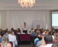A necessidade de mudança e o compromisso com a transparência foram os pontos fortes da primeira reunião ordinária, deste ano, da Comissão Intergestores Bipartite (CIB), que reúne representantes estaduais e municipais na discussão e pactuação de ações na área de saúde no Paraná. O encontro que contou com a presença de cerca de 400 pessoas aconteceu nesta quarta-feira (20) em Curitiba.Foto: Diogo Pracz de Oliveira/SESA