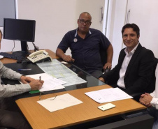 O secretário do Desenvolvimento Urbano (SEDU), João Carlos Ortega, autorizou nesta quarta-feira (20) duas homologações e duas licitações para obras nos municípios de Rio Azul, Engenheiro Beltrão, Ivatuba e de Jandaia do Sul. O valor total autorizado chega a R$ 2,86 milhões com recursos do Sistema de Financiamento aos Municípios (SFM), sendo que só das licitações são R$ 351,82 mil. -  Curitiba, 20/01/2019  -  Foto: Divulgação SEDU